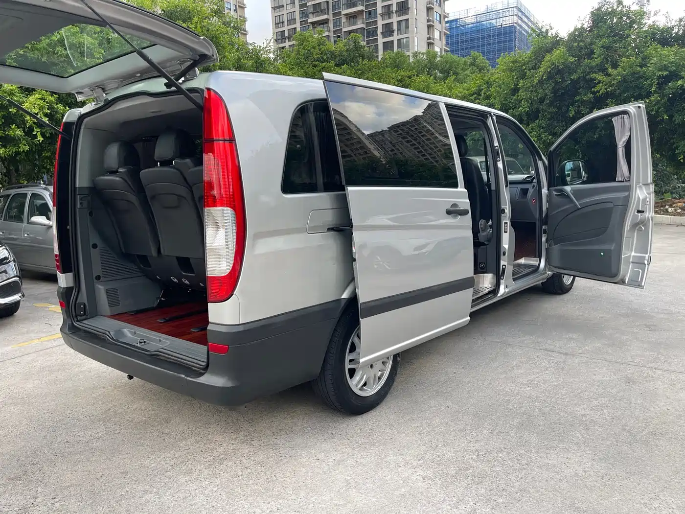 Photo 10 - Mercedes-Benz Vito