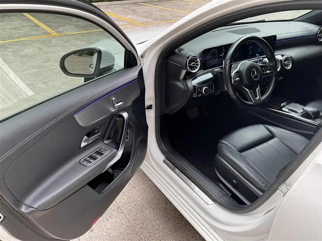 Mercedes-Benz A-Class 2020 A 200 L Sport Sedan фото 6