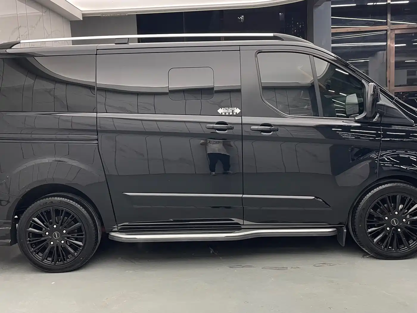 FORD TOURUIOU