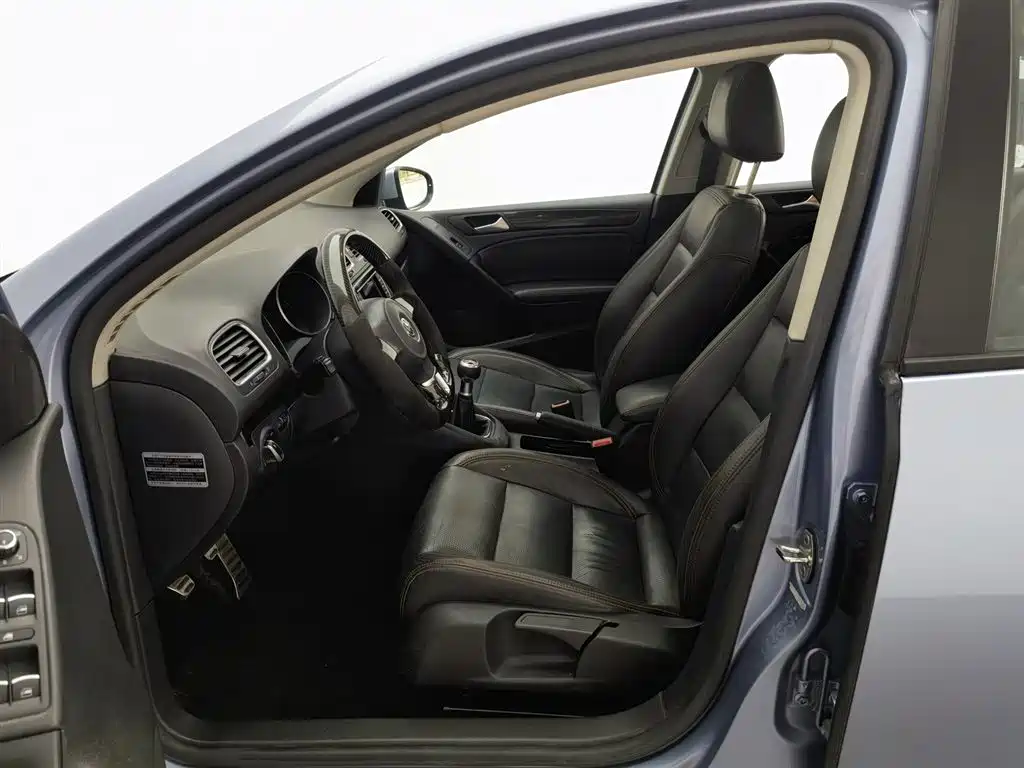 Volkswagen Golf 2012 1.6 Manual Comfort Type фото 10