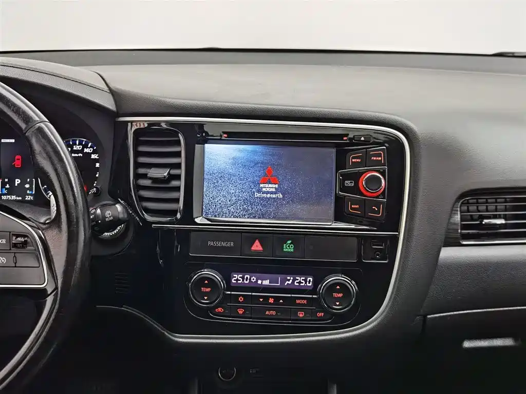 Mitsubishi Outlander (Import) 2016 2.4L 4WD Elite 5-seater фото 12