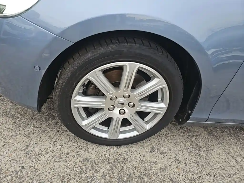 Фото 23 - Volvo V40