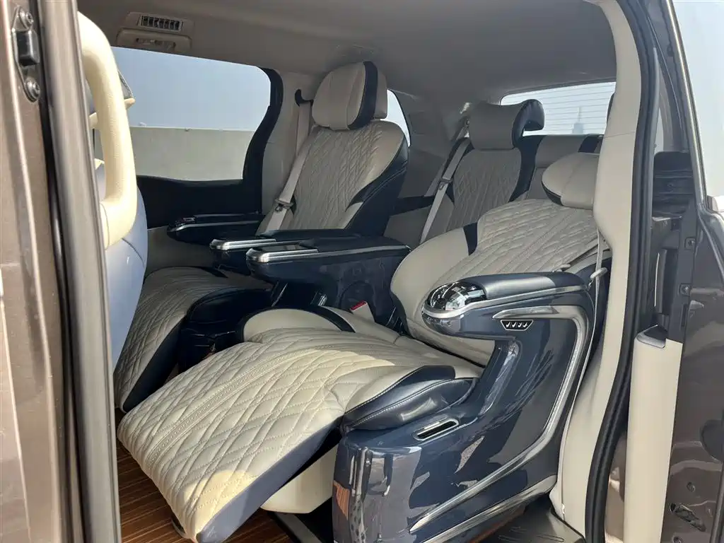 Buick GL8 2021 Land Business Class 652T Comfort фото 16