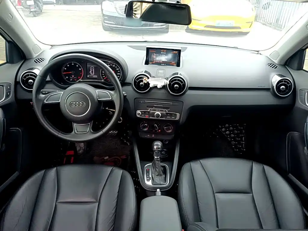 Фото 10 - Audi A1