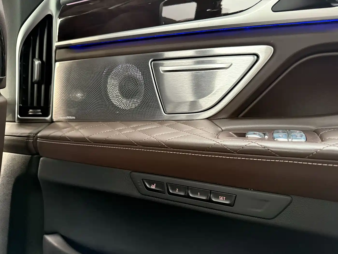 BMW 7 Series 2022 740Li xDrive Executive M Sport Package фото 16
