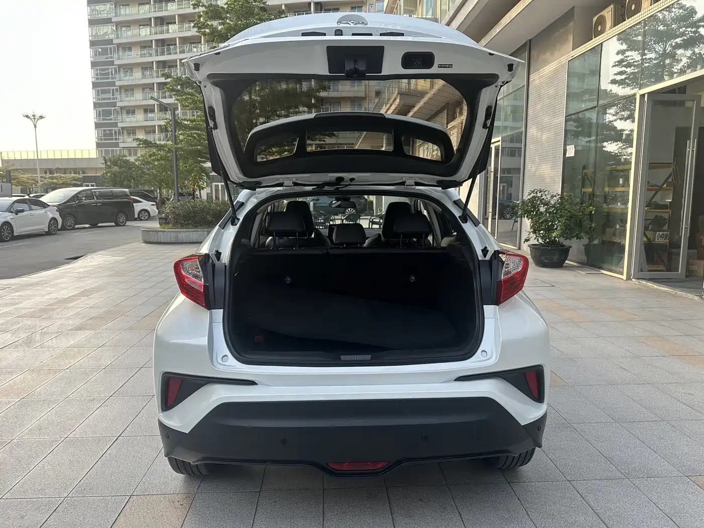 Toyota C-HR 2020 Model 2.0L Leading фото 21