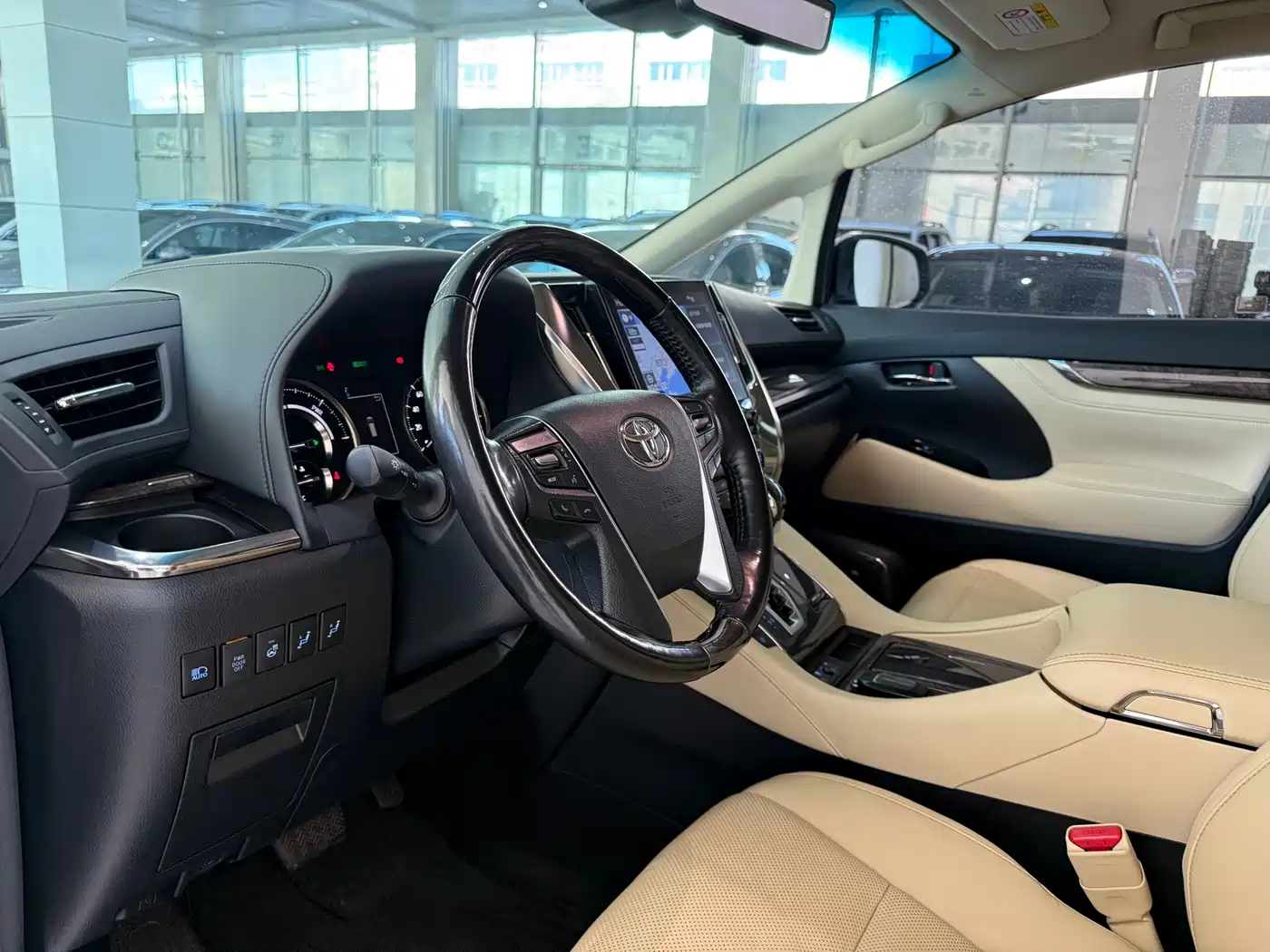 Toyota Alphard 2021 Hybrid 2.5L Premium фото 6