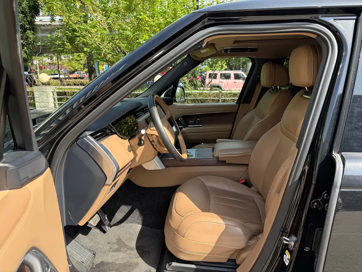 Land Rover Range Rover 2024 3.0 L6 400PS Genesis Extended фото 7