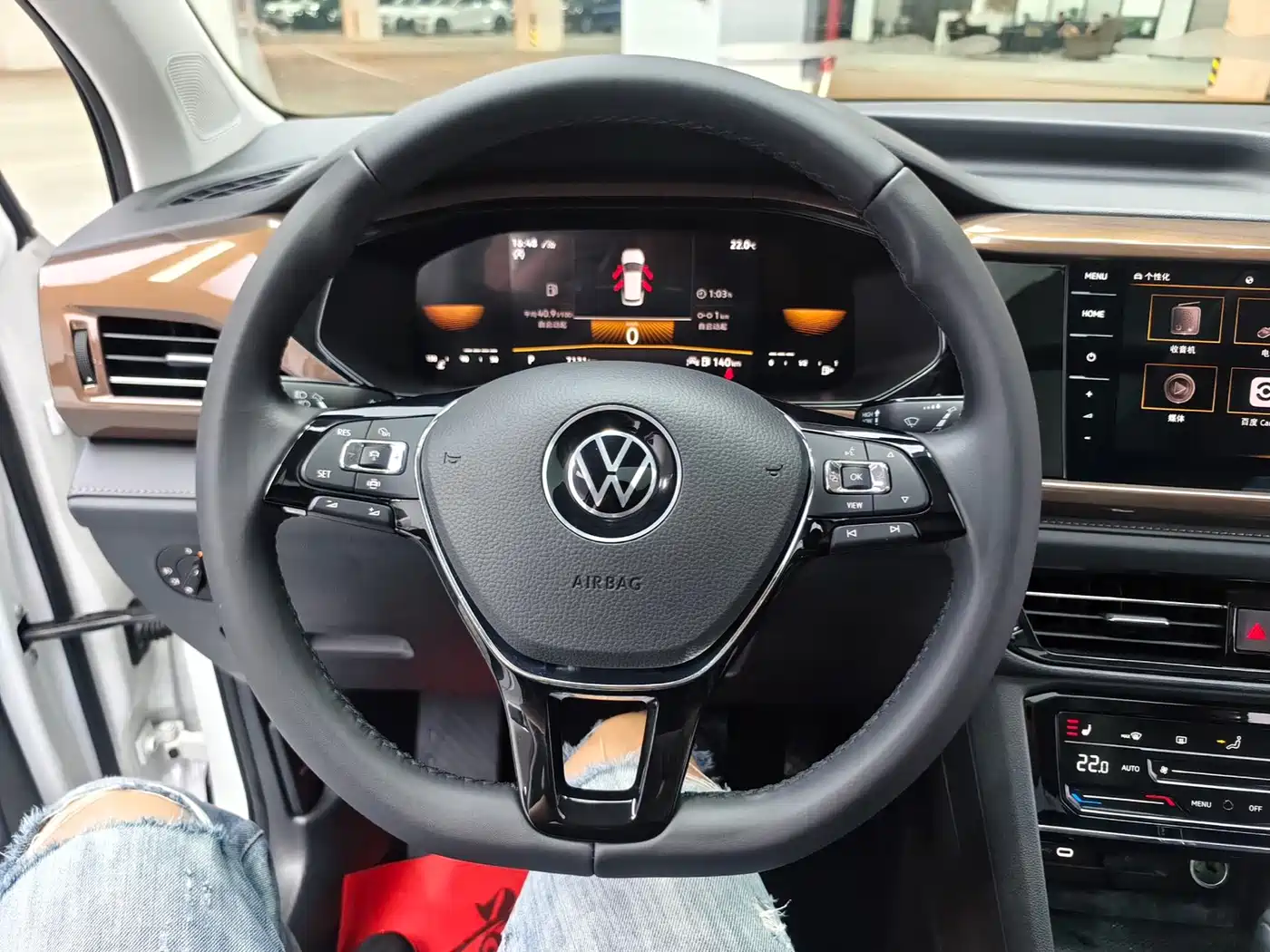 Volkswagen Tharu 2022 280TSI FWD Luxury Edition фото 22