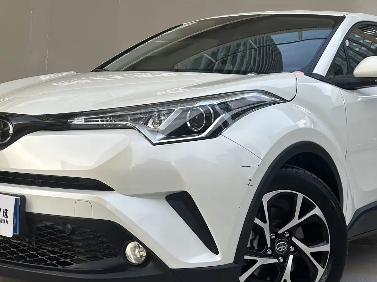Toyota C-HR 2020 Model 2.0L Leading фото 17