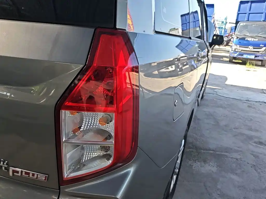 Wuling Motors Wuling Hongguang PLUS 2020 2019 1.5T Manual Comfort 7-Seater
