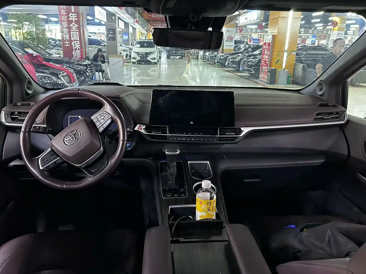 Toyota Sienna 2021 2.5L Hybrid Platinum Edition фото 17