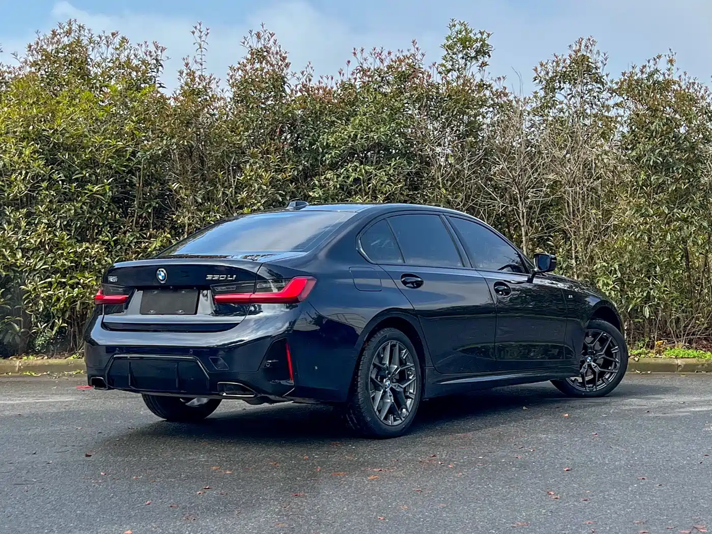 BMW 3 Series 2025 330Li M Sport Night Edition фото 4