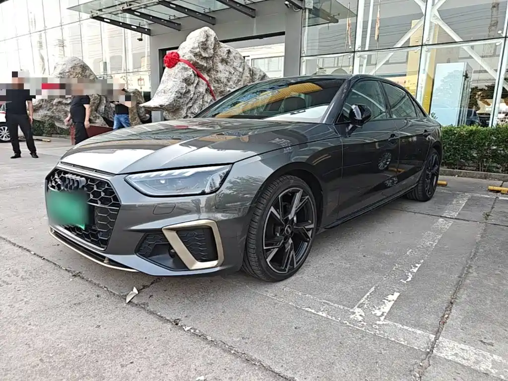 Фото 1 - Audi A4L