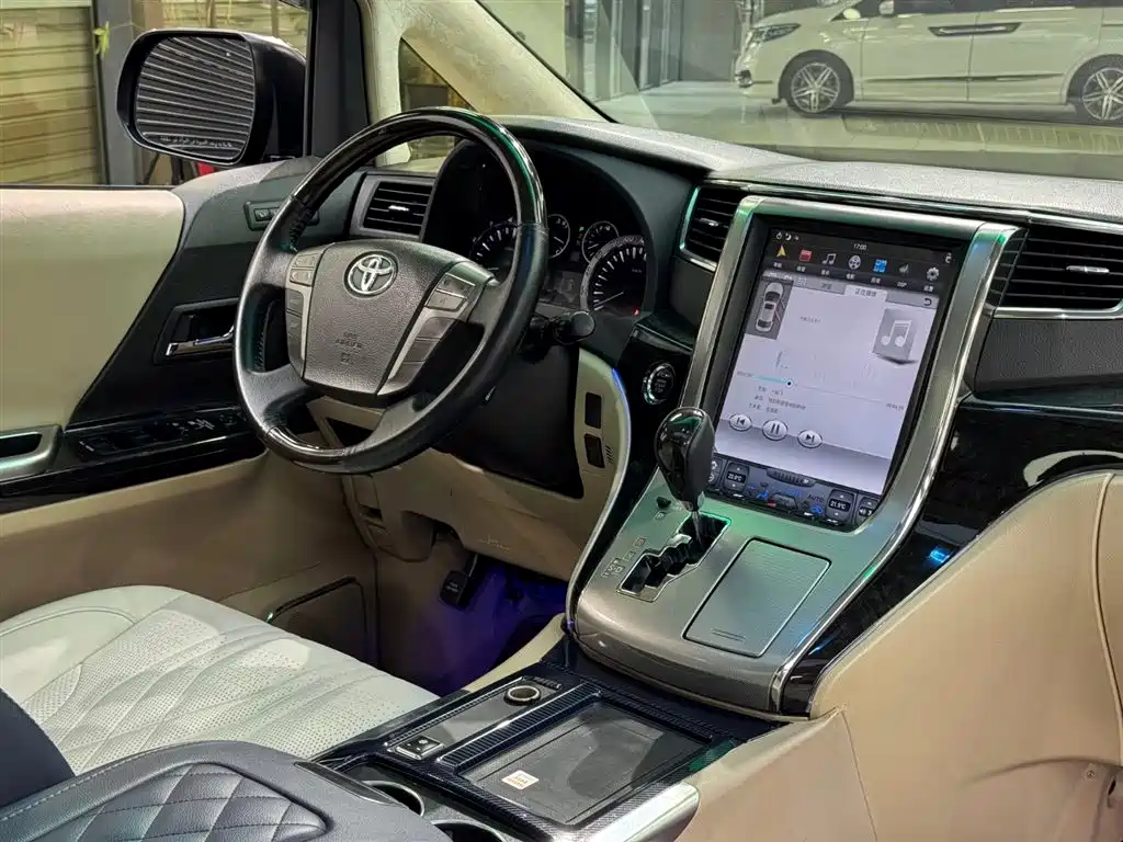 Toyota Alphard фото 7