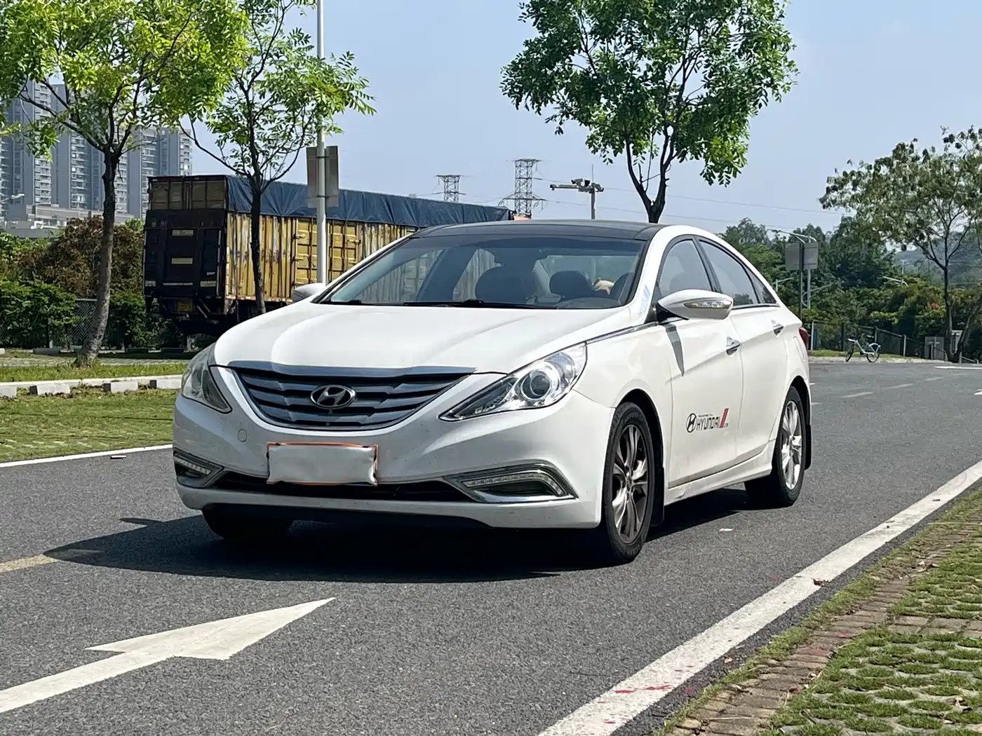 Hyundai Sonata 2011 2.0L Automatic Luxury фото 2