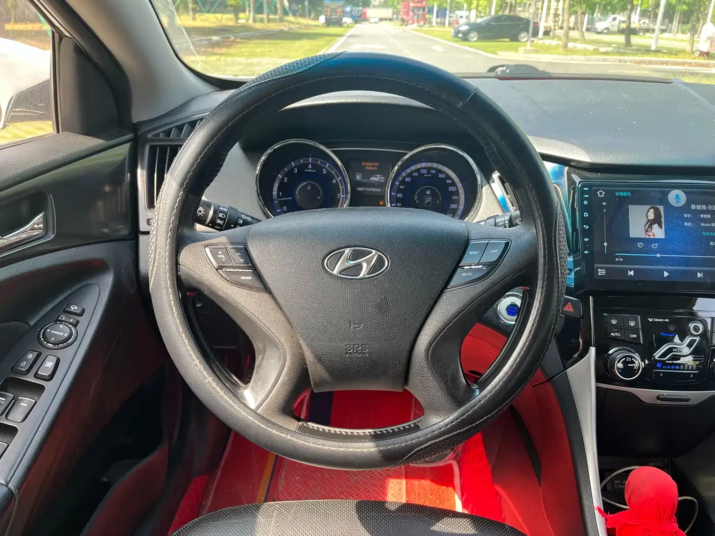 Hyundai Sonata 2011 2.0L Automatic Luxury фото 18