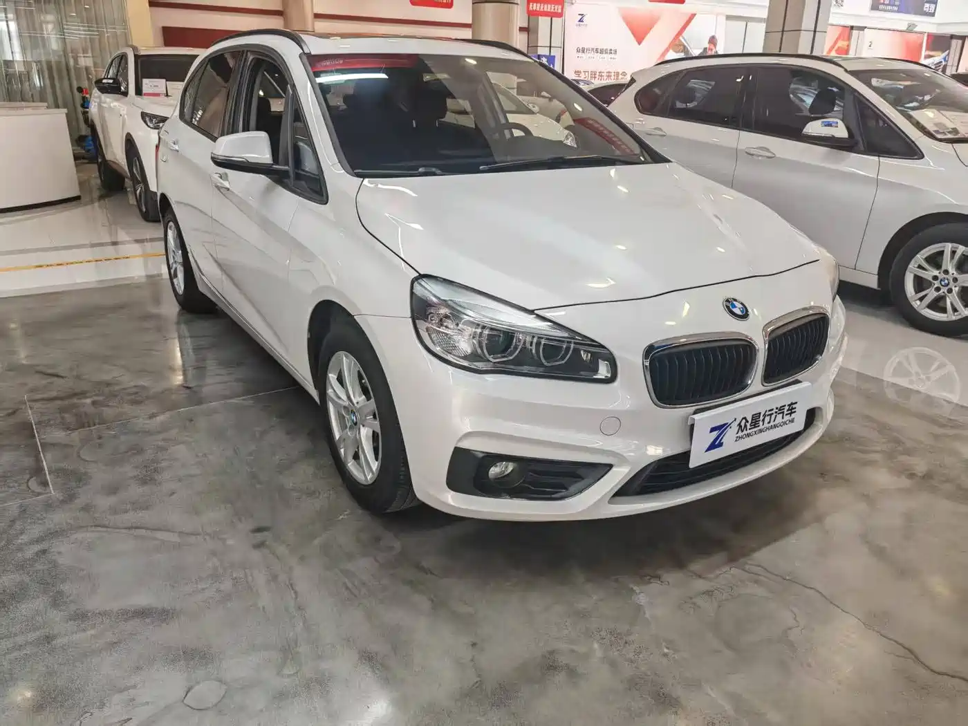 BMW 2 Series Touring 2016 218i Leading фото 3