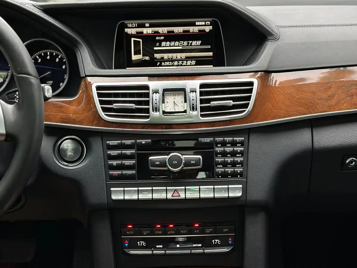 Photo 9 - Mercedes-Benz E-Class