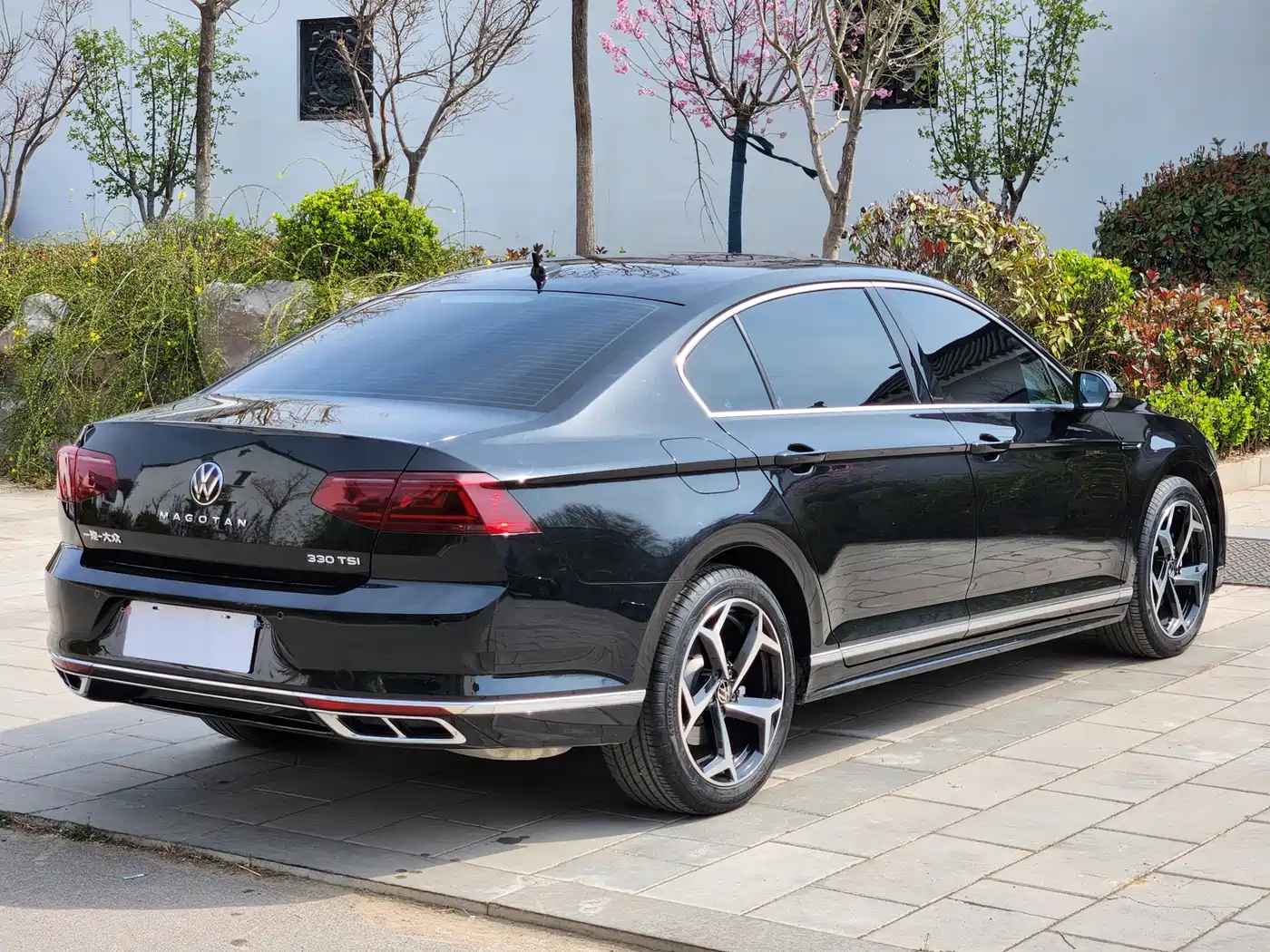 Volkswagen Magotan 2023 Model 2 Million Commemorative Edition 330TSI DSG Luxury фото 3