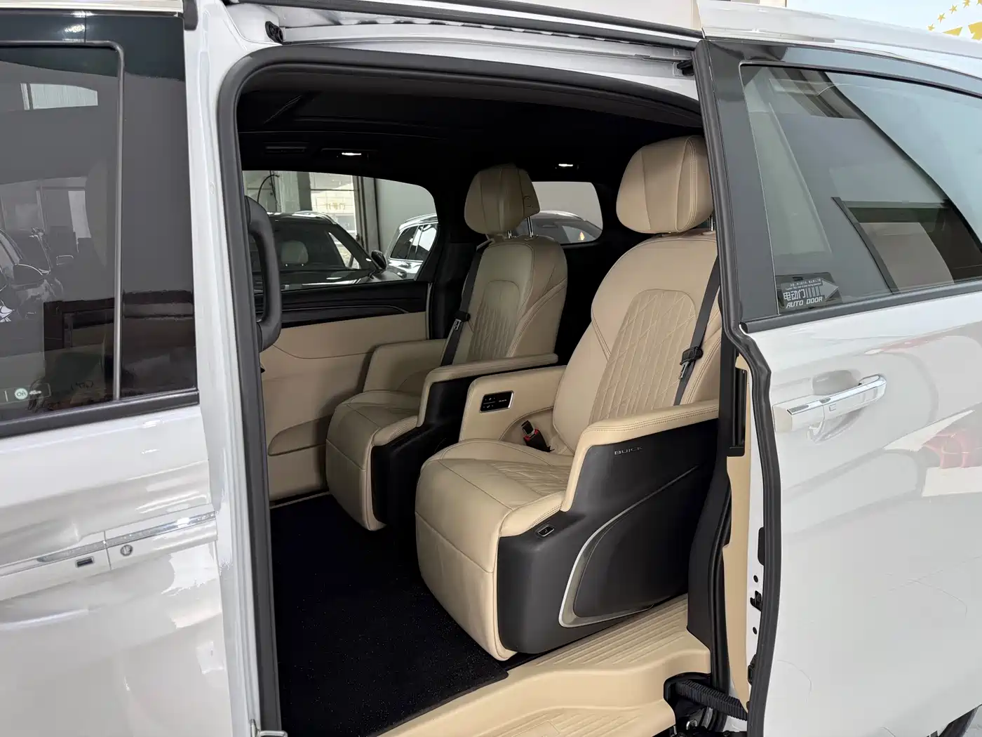 Buick GL8 2022 ES Landmark 653T Luxury фото 8