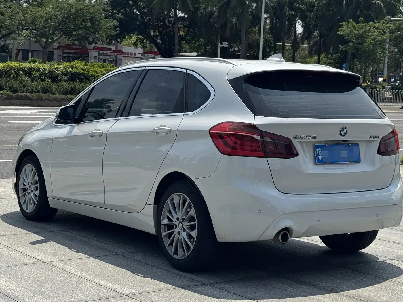 BMW 2 Series Touring 2018 218i Luxury Line фото 6