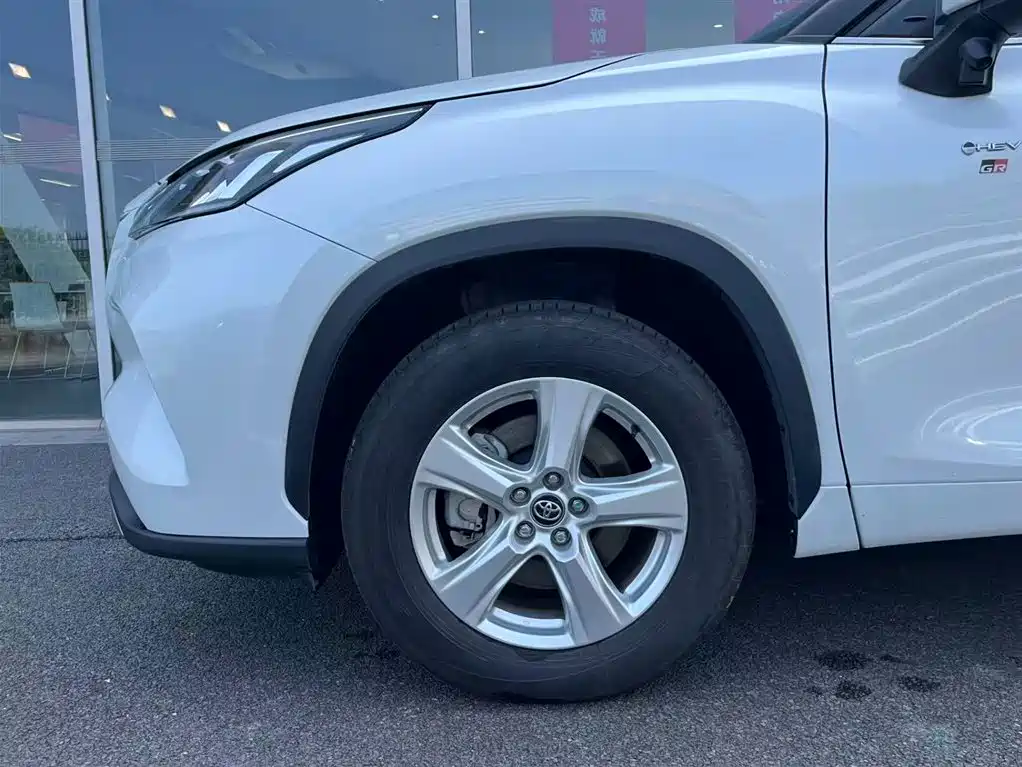 TOYOTA HIGHLANDER