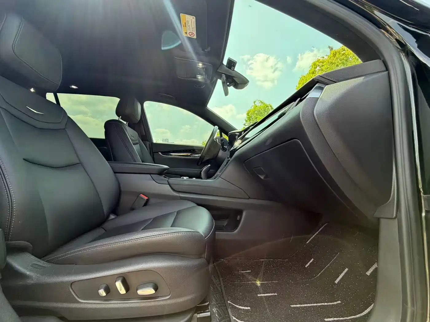 CADILLAC XT6