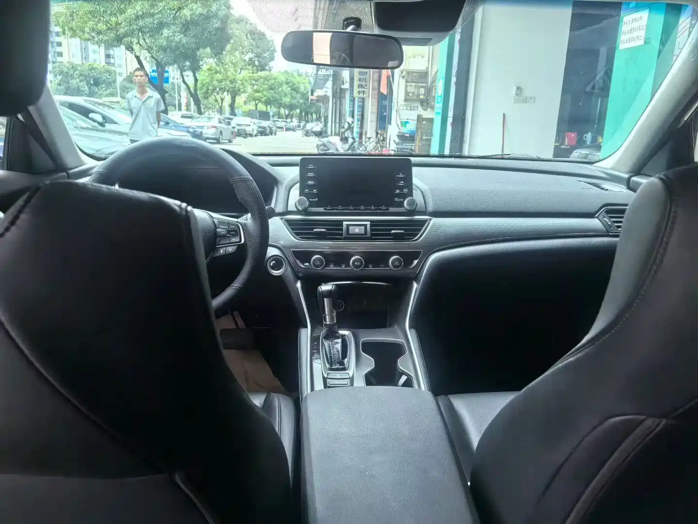 Фото 7 - Honda Accord