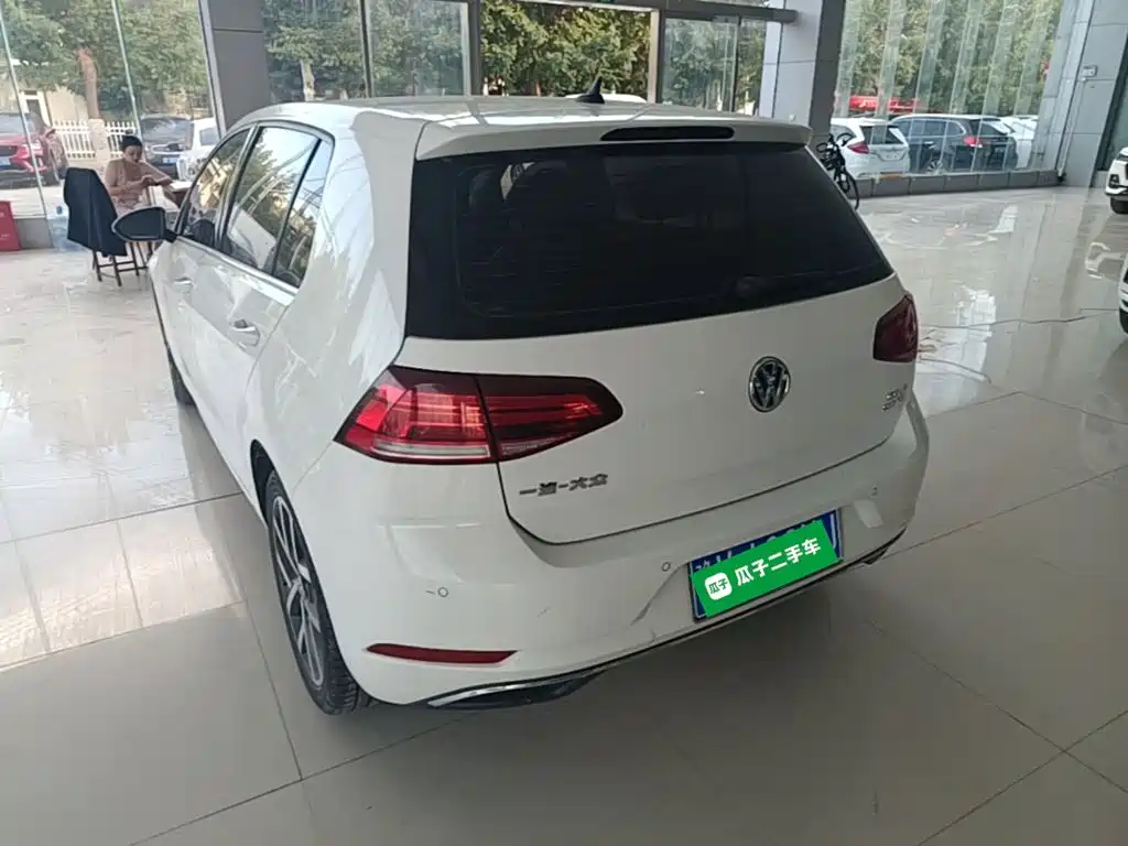 صورة 5 - Volkswagen Golf