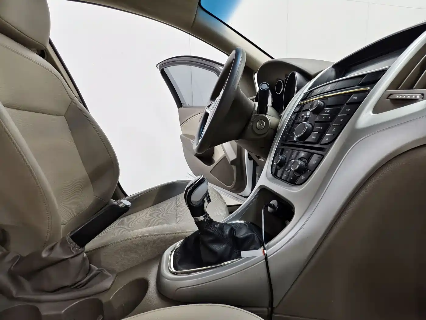 Buick Excelle 2013 Model GT 1.6L Manual Progressive фото 15