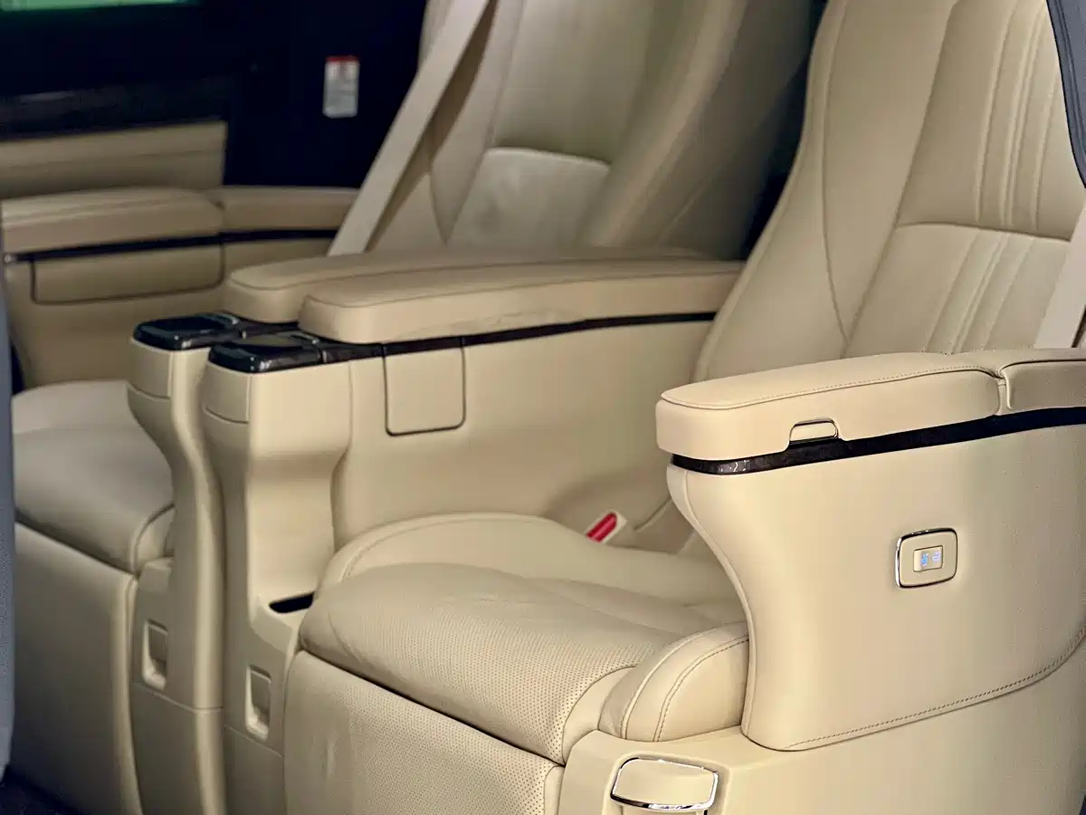 Toyota Alphard 2021 Hybrid 2.5L Premium фото 6