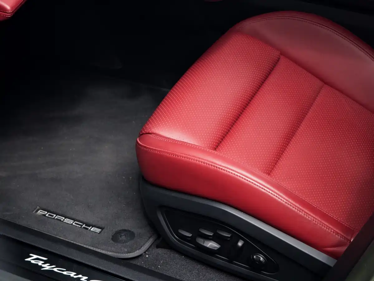 صورة 13 - Porsche Taycan
