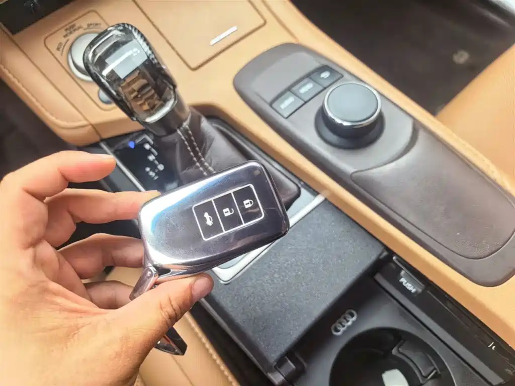 Lexus ES 2015 200 Elite Edition фото 9