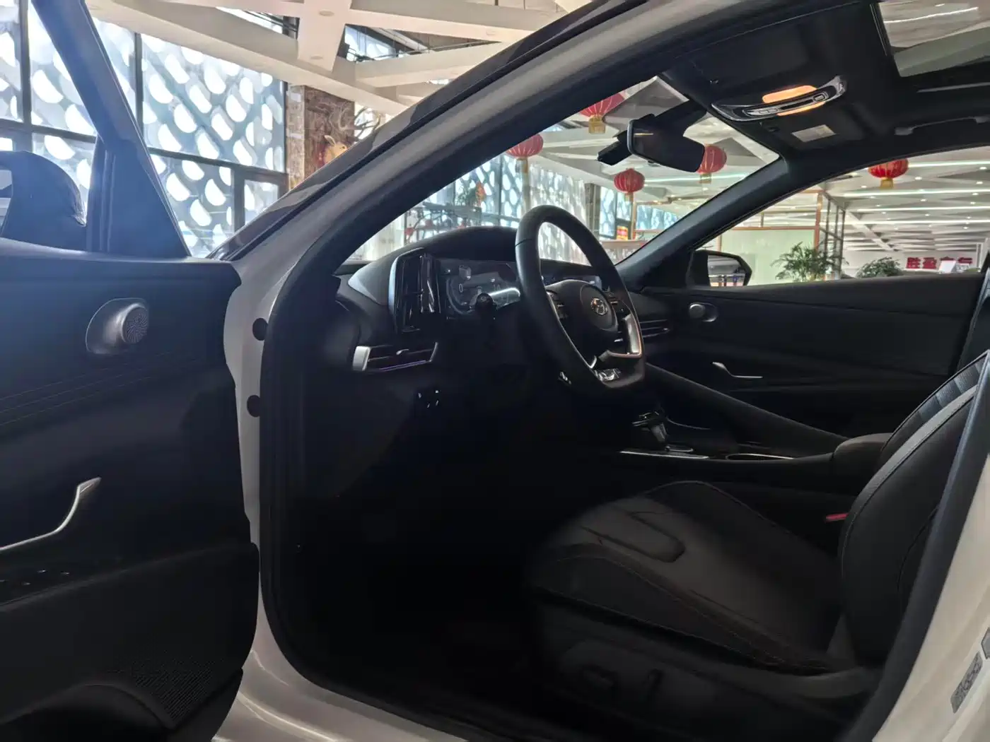Hyundai Elantra 2022 1.5L CVT 20th Anniversary Edition фото 7