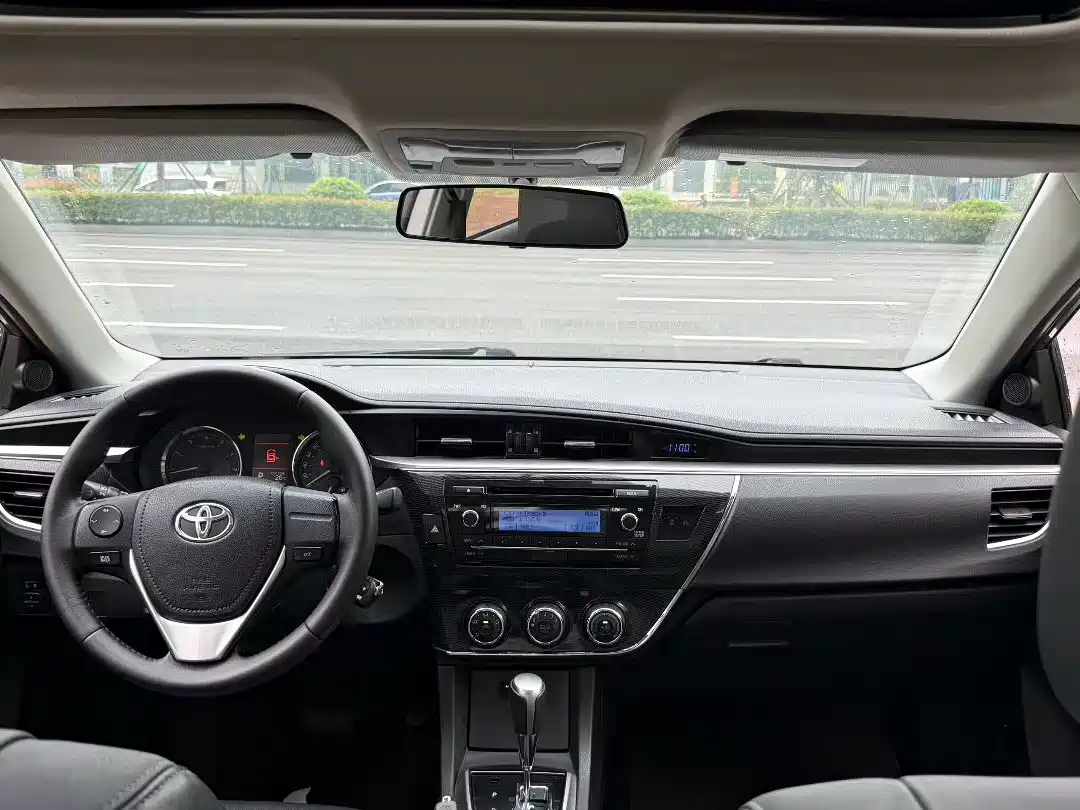 Toyota Corolla 2014 1.6L CVT GL-i Leather Edition фото 7