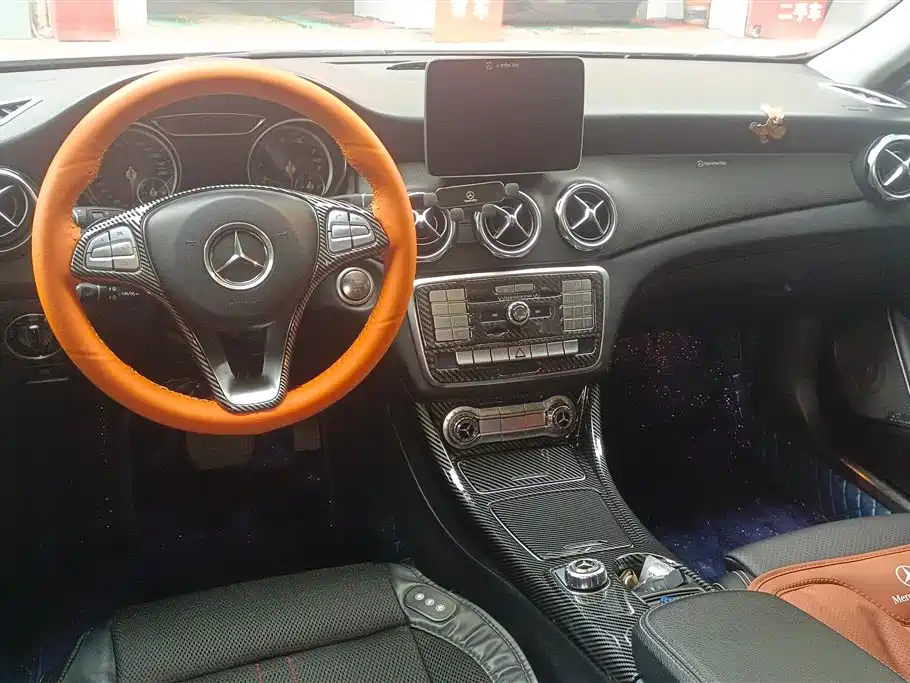 Mercedes-Benz GLA 2018 GLA 200 Dynamic фото 12