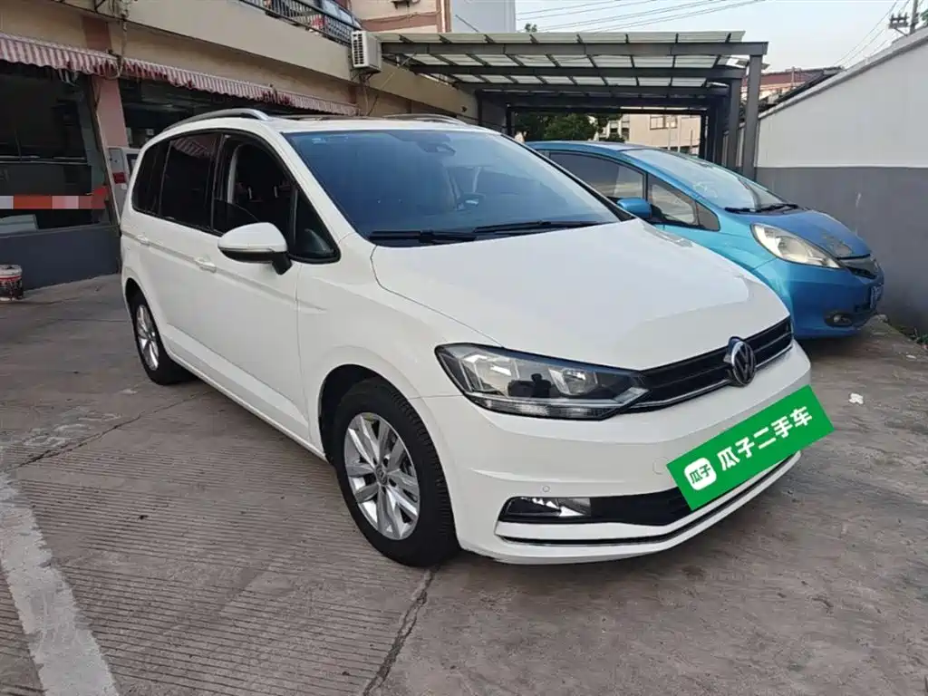 Volkswagen Touran 2018 Touran L 280TSI DSG Comfort 7-seater China V фото 4