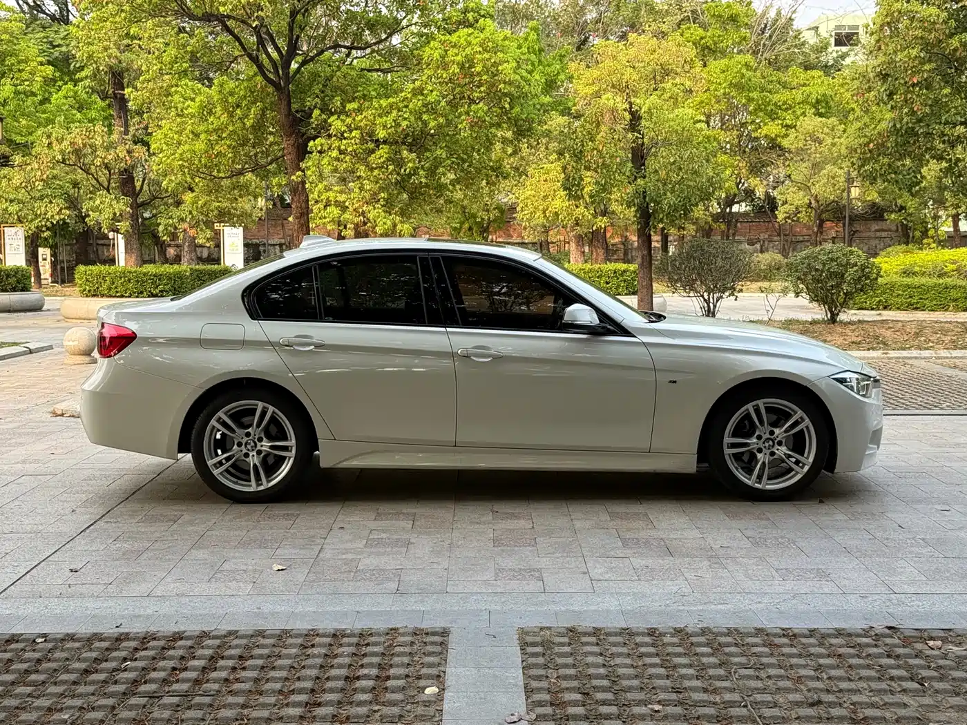 BMW 3 Series 2017 320i M Sport фото 15