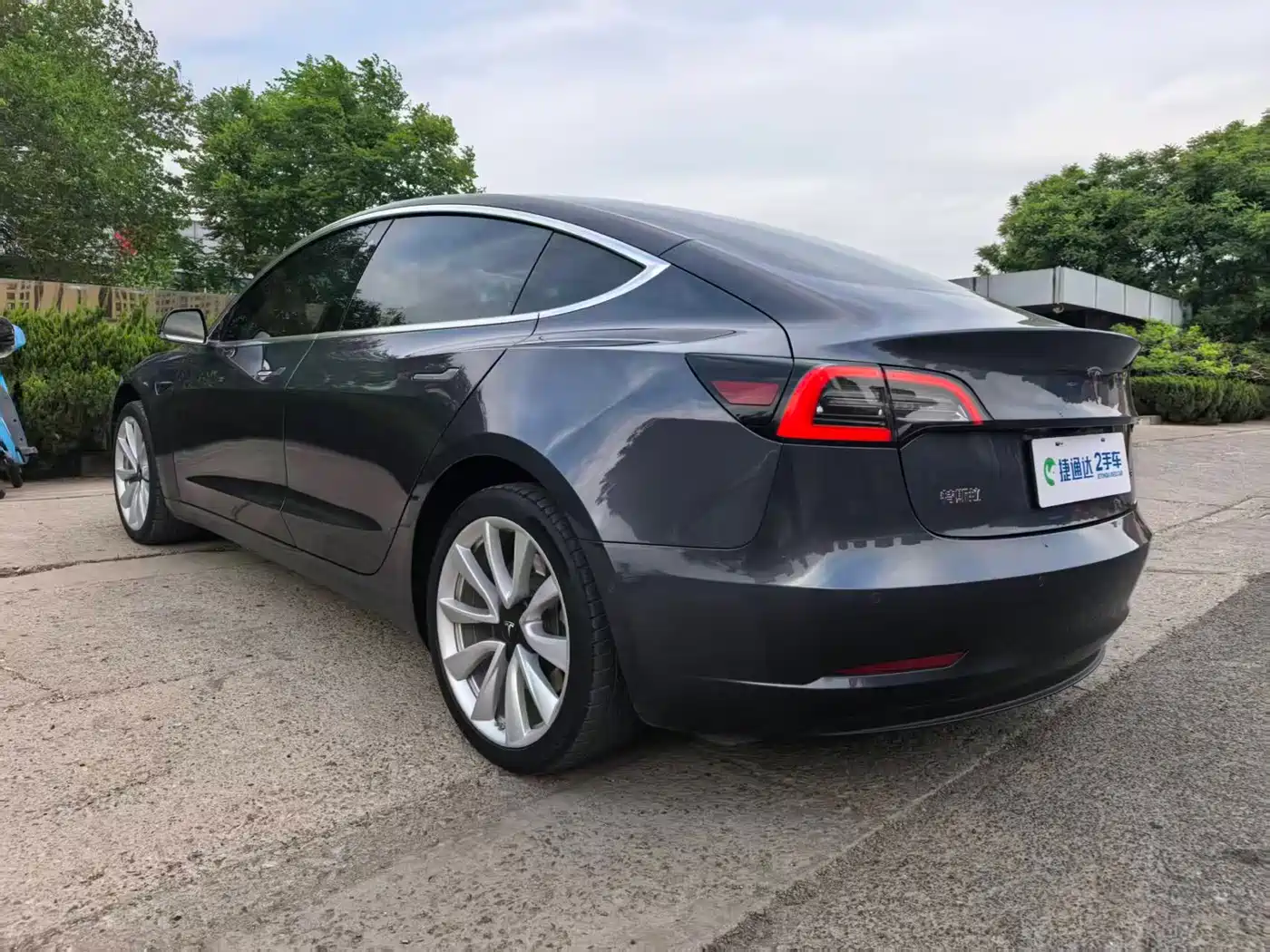 TESLA MODEL 3