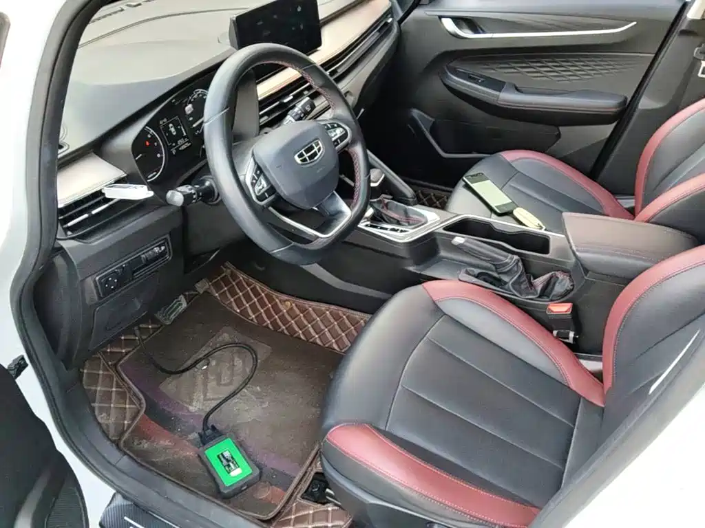 Фото 15 - Geely Vision X3