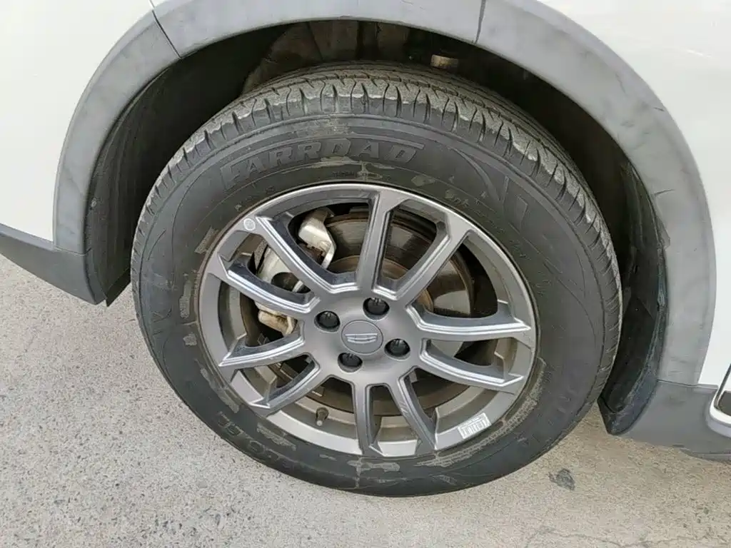 Фото 23 - Geely Vision X3
