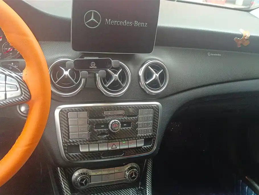 Mercedes-Benz GLA 2018 GLA 200 Dynamic фото 13