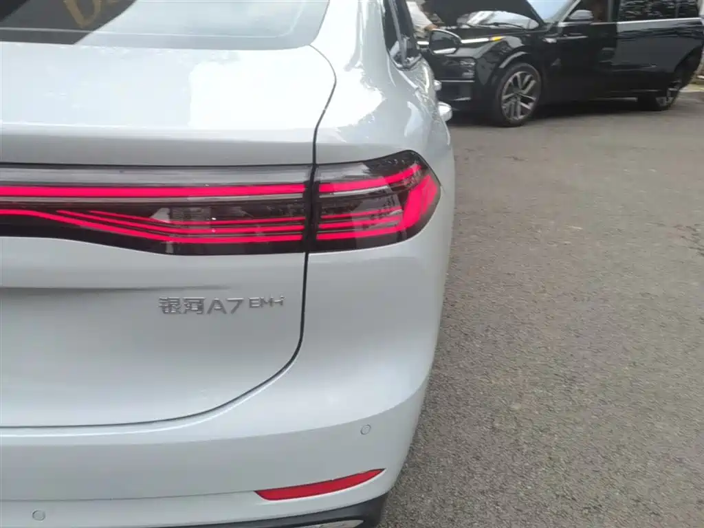 Geely Galaxy Galaxy A7 2025 EM-i фото 8