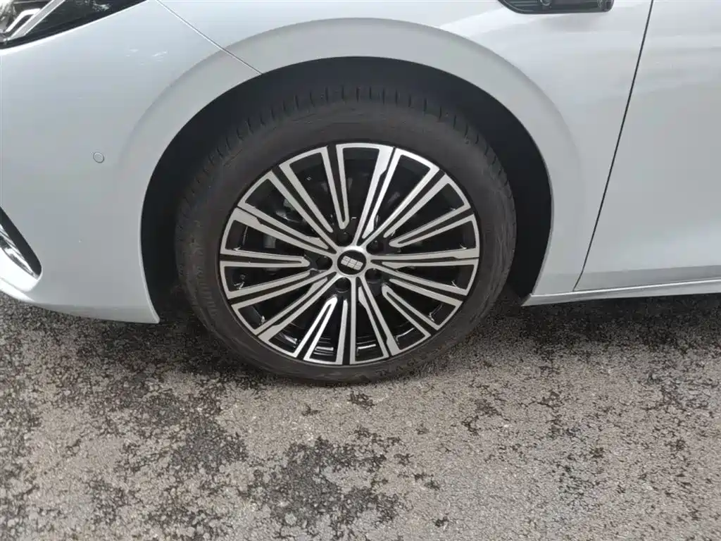 Geely Galaxy Galaxy A7 2025 EM-i фото 23