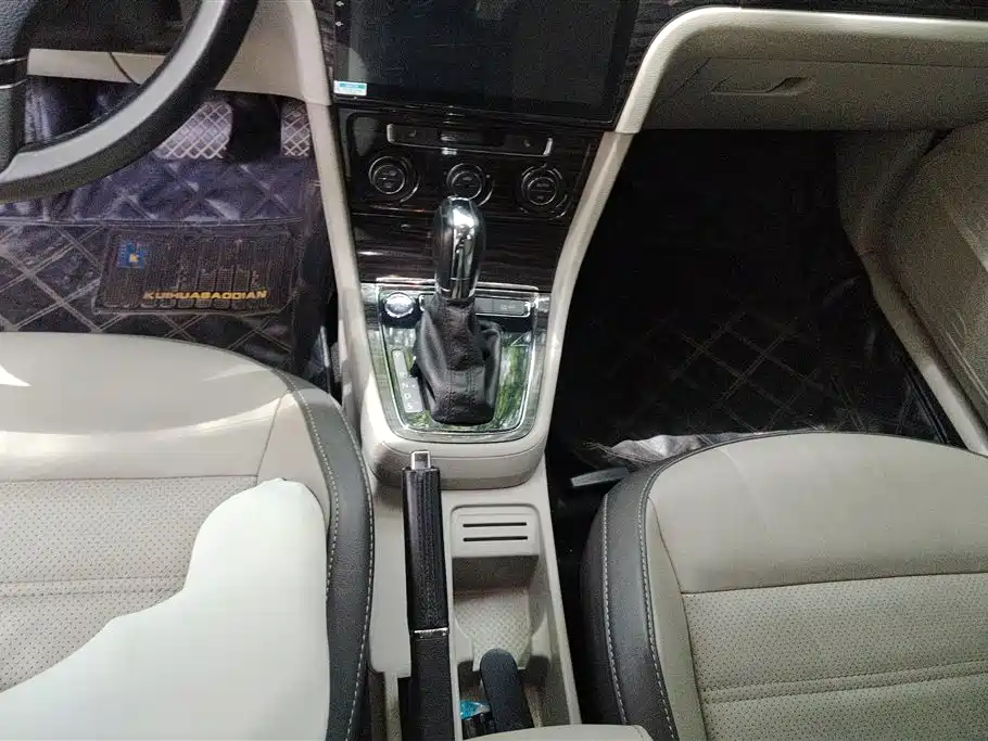Volkswagen Lavida Tour 2013 1.4TSI Automatic Luxury фото 16