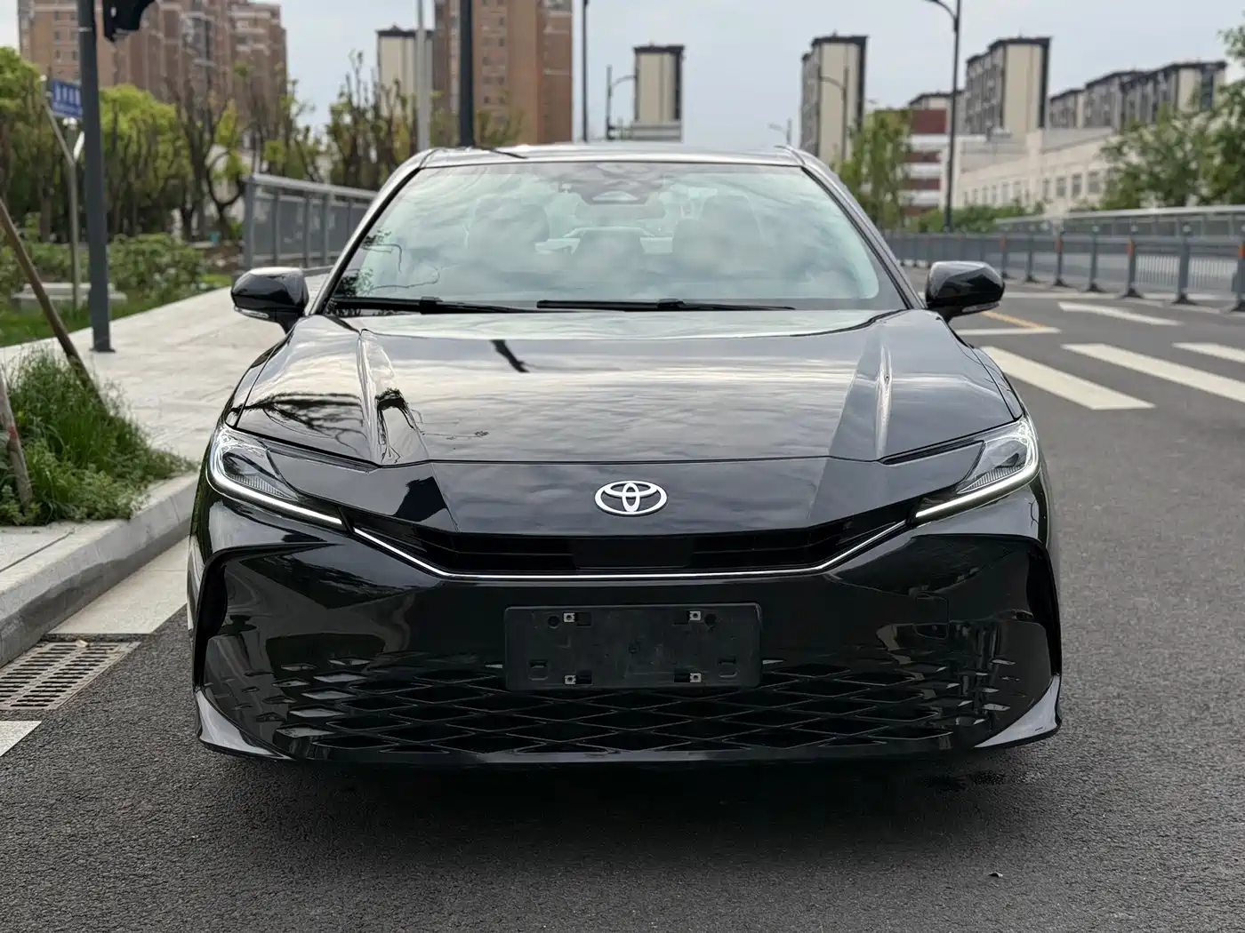 Toyota Camry 2024 Hybrid 2.0HGVP Luxury Edition фото 2