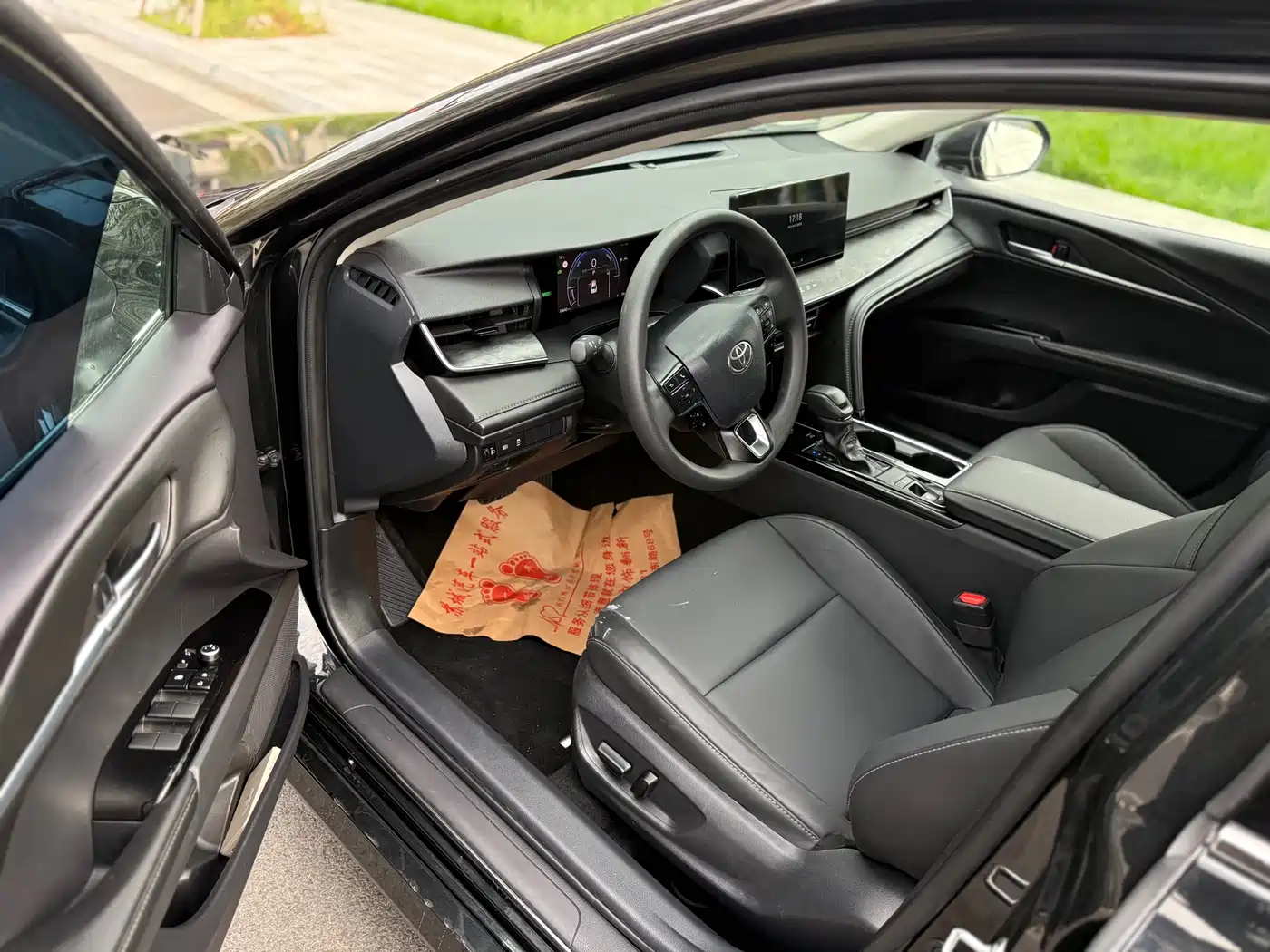 Toyota Camry 2024 Hybrid 2.0HGVP Luxury Edition фото 8