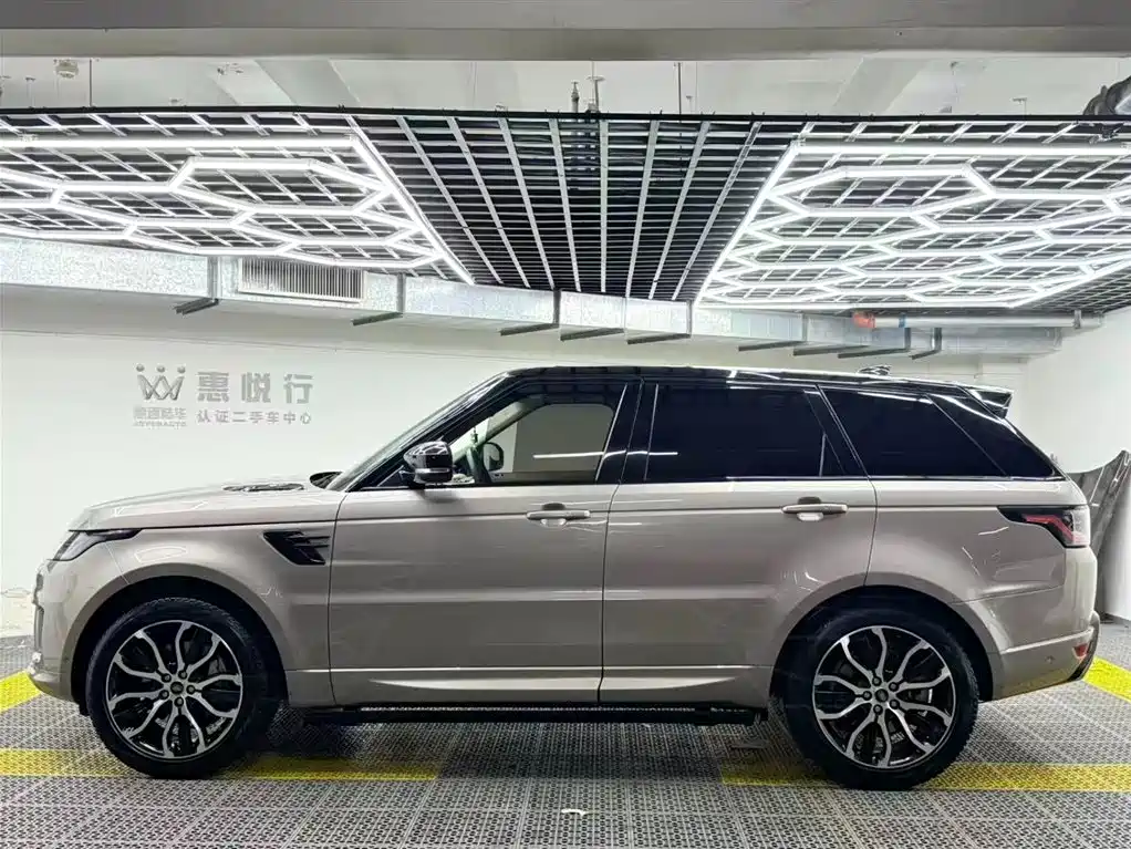 Land Rover Range Rover Sport 2021 3.0 L6 Gloss Black Edition фото 3