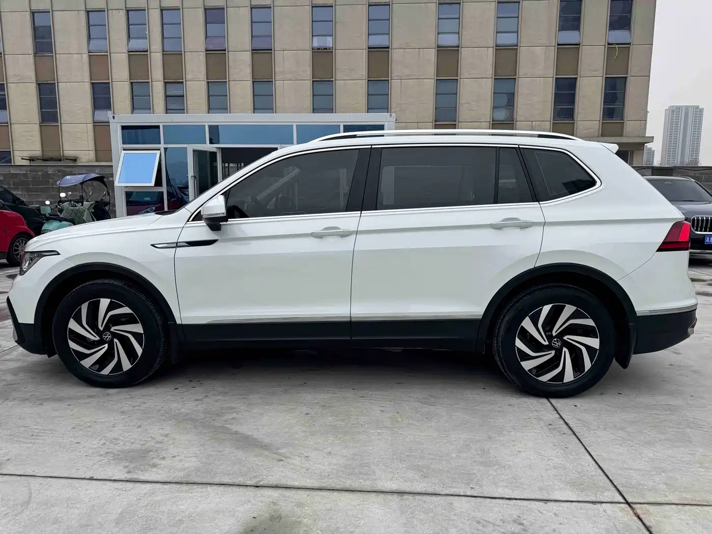 Volkswagen Tiguan L 2023 280TSI 2WD Trend Limited Edition фото 3
